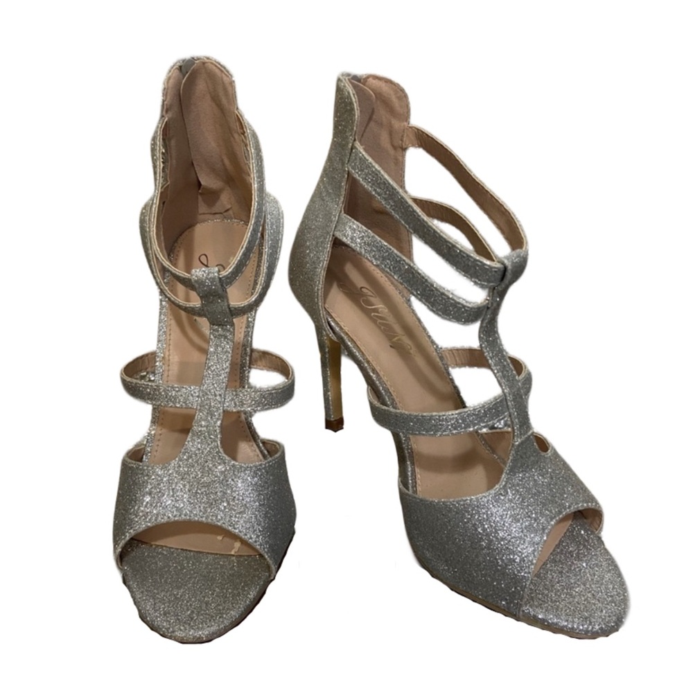 ‼️CLEARANCE Item‼️| Silver Glitter Sandal Heels